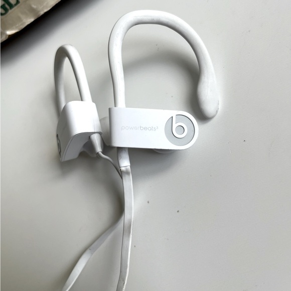 Beats by Dr. Dre - Powerbeats3 used but cleaned